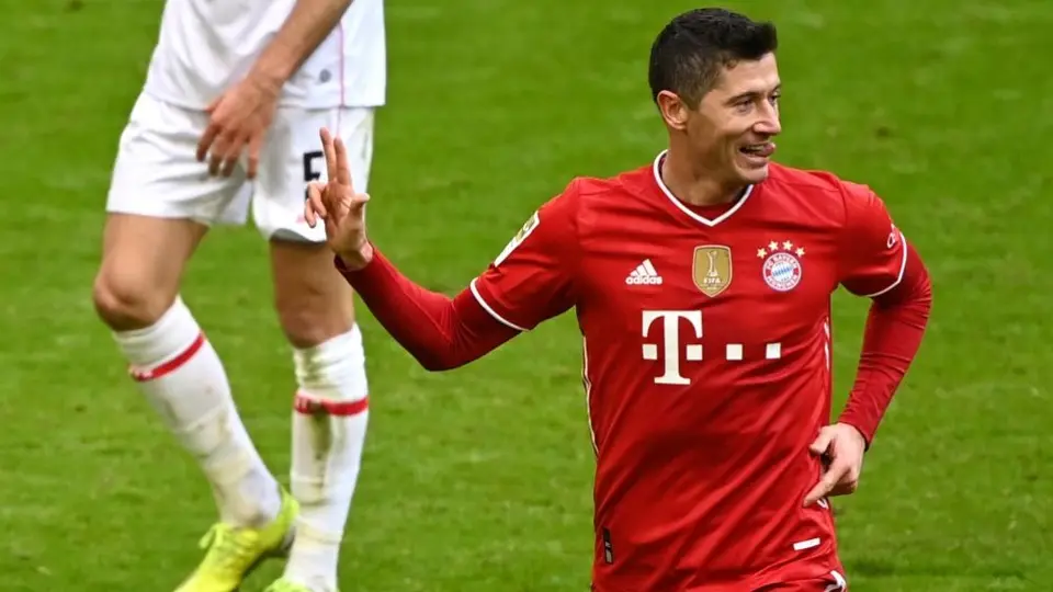 Bundesliga: Bayern Munich goleó al Stuttgart con triplete 'perfecto' de Lewandowski