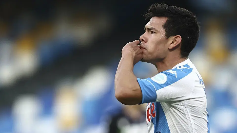 Chucky Lozano: Salió lesionado de la pierna izquierda en partido vs Lazio