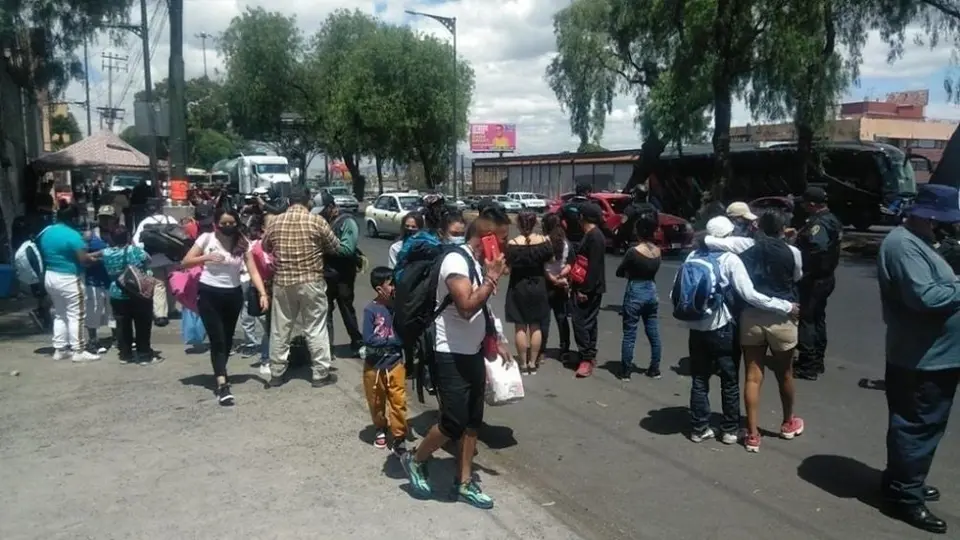 CDMX: Bloquean Calzada Ignacio Zaragoza por cierre de Balneario Elba