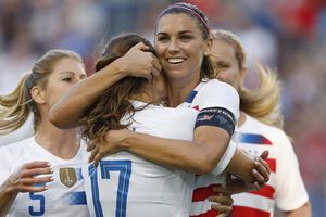 Alex Morgan se unió con atletas olímpicas para crear TOGETHXR; empresa a favor del deporte femenil