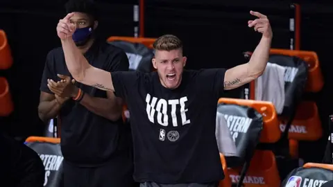 Meyers Leonard, separado del Miami Heat por insultos antisemitas