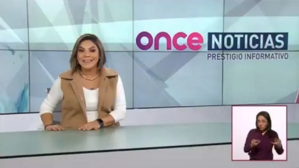 Video: Conductora de noticias de Canal 11 recibió propuesta de matrimonio en vivo