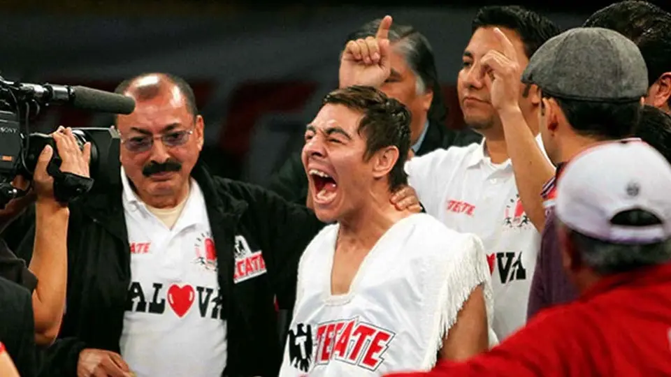 Travieso Arce promete una 'lluvia de ching...' a Julio César Chávez