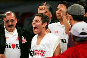 Travieso Arce promete una 'lluvia de ching...' a Julio César Chávez