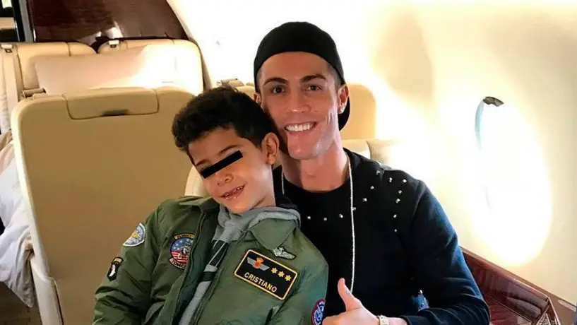 Cristiano Ronaldo: Policía investiga a su hijo por conducir moto acuática