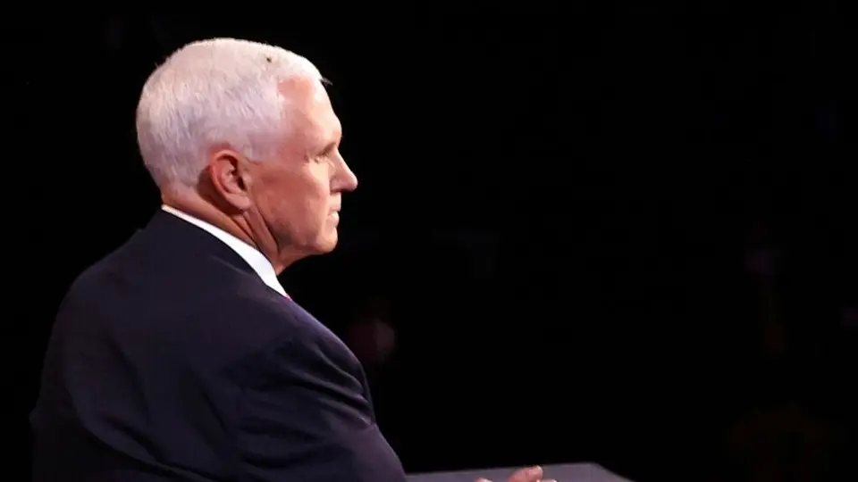 Estados Unidos: Mosca se roba la atención durante debate entre vicepresidentes