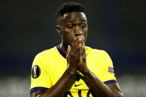 Aficionados del Tottenham: 'Cambien a Dávinson Sánchez por una bolsa de Doritos'