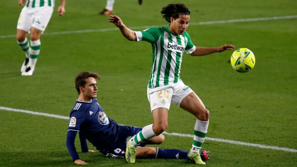 Lainez y Guardado: Convocados por el Real Betis para enfrentar a la Real Sociedad