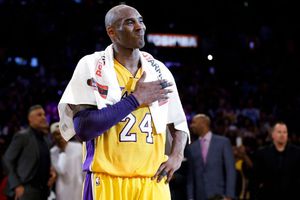 Kobe Bryant: Pareja de jardineros le dedicó espectacular homenaje sobre pasto