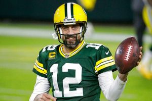 Globos de Oro: Jodie Foster devolvió el favor y nombró a Aaron Rodgers en agradecimiento