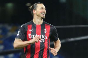 Video: Zlatan Ibrahimovic presumió golazo estilo 'ninja' en entrenamiento