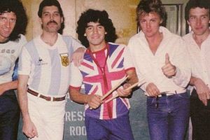 Queen y Maradona: La historia detrás de su encuentro en 1981