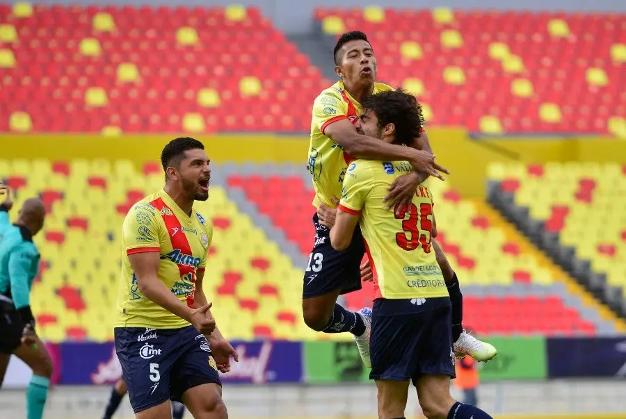 Jugadores de Atlético Morelia festejando un gol