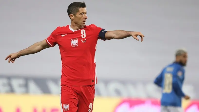 Lewandowski recibió réplica de Balón de Oro por parte de la Federación polaca