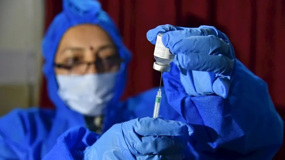 Empleado de un hospital de EU echó a perder 500 vacunas por retirarlas del frío