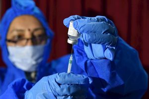 Empleado de un hospital de EU echó a perder 500 vacunas por retirarlas del frío