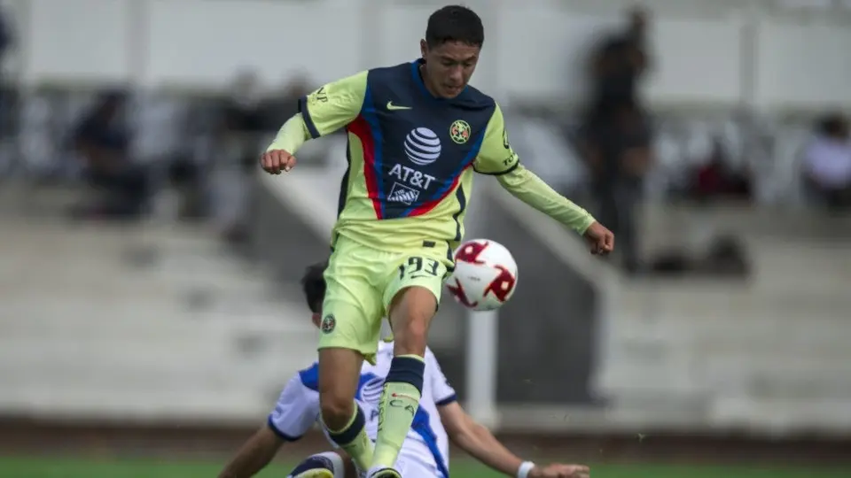 América: Emilio Lara podría ser la gran sorpresa ante Pumas