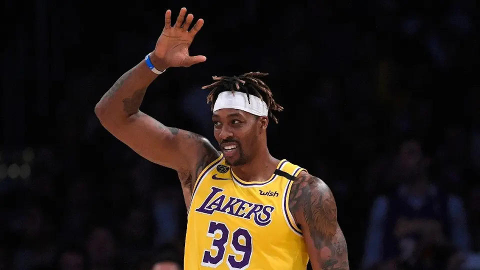 NBA: Dwight Howard deja a los Lakers y firma con los 76ers