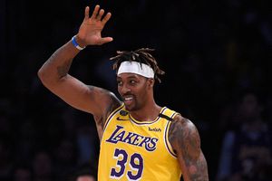 NBA: Dwight Howard deja a los Lakers y firma con los 76ers
