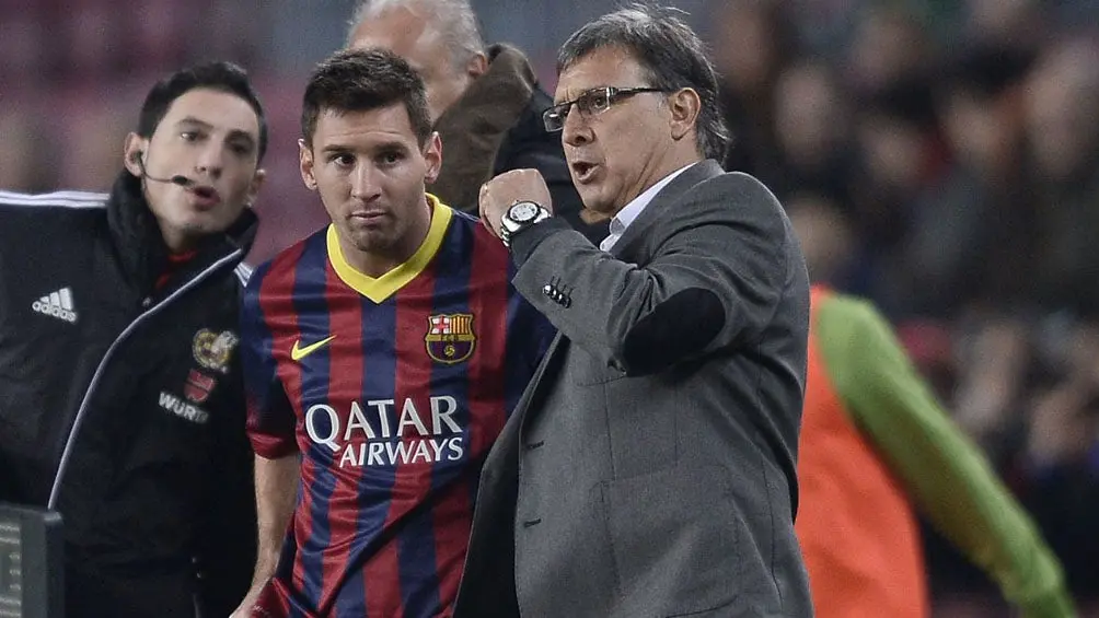 Tata Martino da indicaciones a Lionel Messi en 2013 | AP