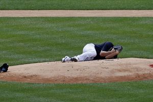 Video: Masahiro Tanaka, abridor de los Yanquis, fue golpeado en la cabeza por una línea