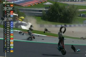 Video: Zarco y Morbidelli sufrieron accidental choque en el GP de Austria de MotoGP