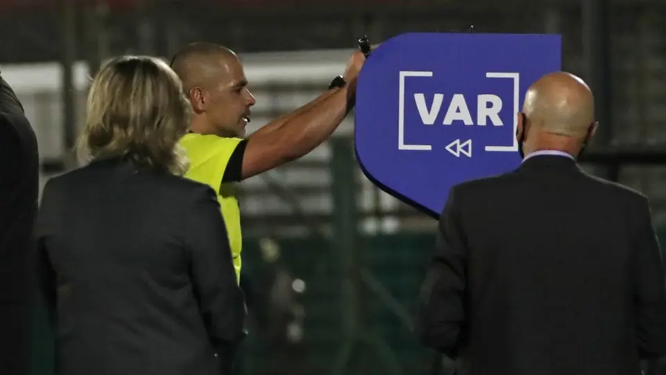 Chile: ¿Cómo reaccionaron referentes de La Roja al polémico arbitraje ante Uruguay?