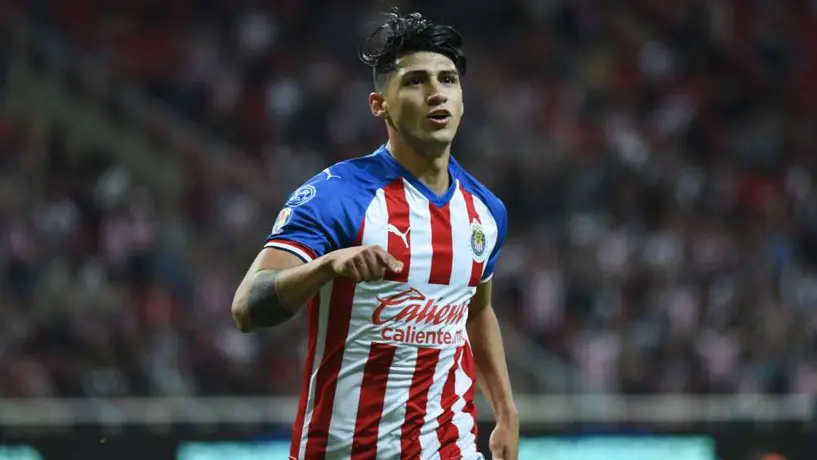Alan Pulido se 'enganchó' con fan de Tigres y le recordó campeonato de Chivas del 2017