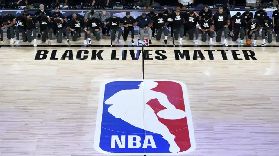 NBA: Jugadores de Jazz y Pelicans se arrodillaron en protesta durante el himno