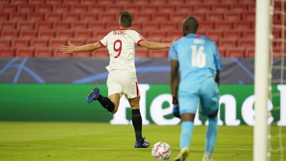 Champions League: Sevilla derrotó a Rennes por la mínima diferencia