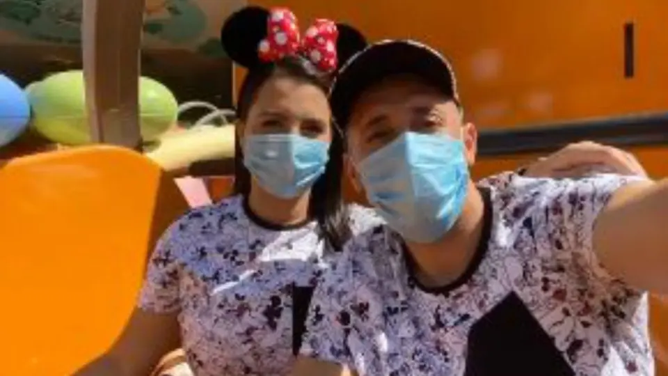 Héctor Herrera: Pasa sus vacaciones en Disney World con las medidas preventivas pertinentes