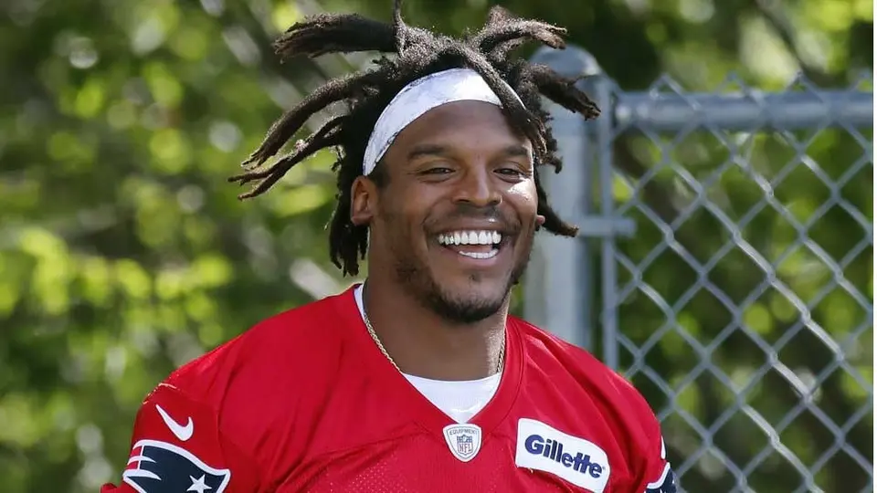 Bill Belichick impresionado con Cam Newton: 'Nadie trabaja más duro que él'