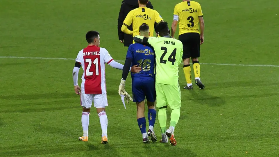 Edson Álvarez: Arquero del VVV-Venlo, que recibió 13 goles del Ajax, salió entre lágrimas del juego