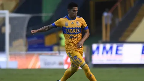 Tigres: Carlos Salcedo, junto con su esposa, se lanza de youtuber