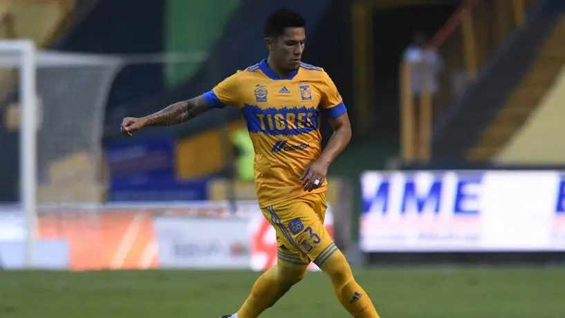 Tigres: Carlos Salcedo, junto con su esposa, se lanza de youtuber