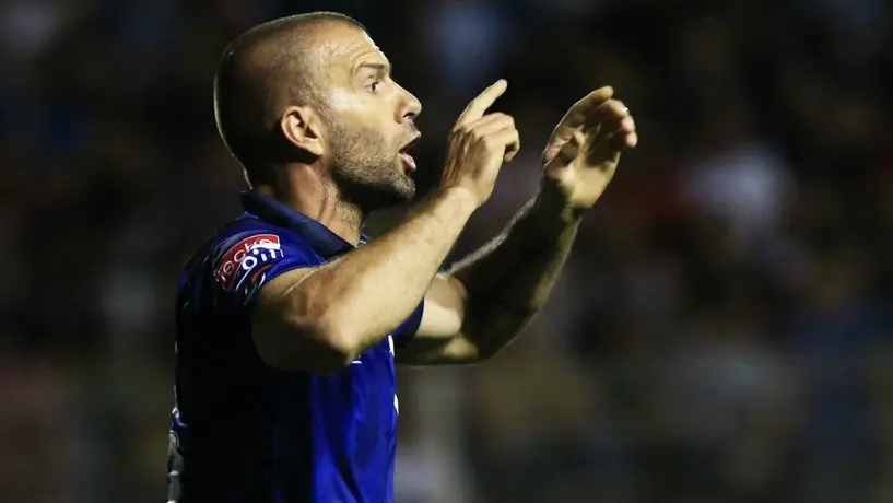 Tito Villa pidió ayuda en redes sociales para arreglar su monopatín