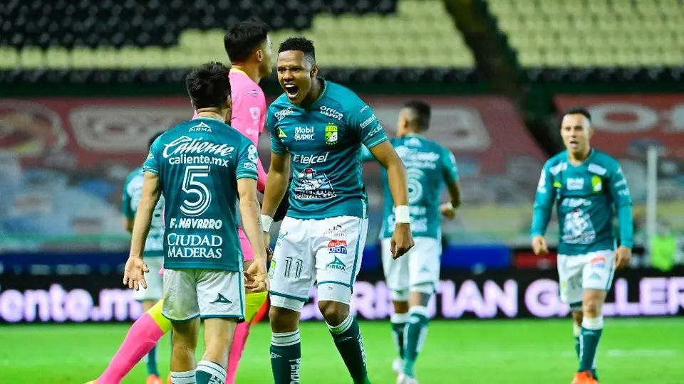 León: Yairo Moreno recorrió toda la cancha de rodillas tras ser Campeón