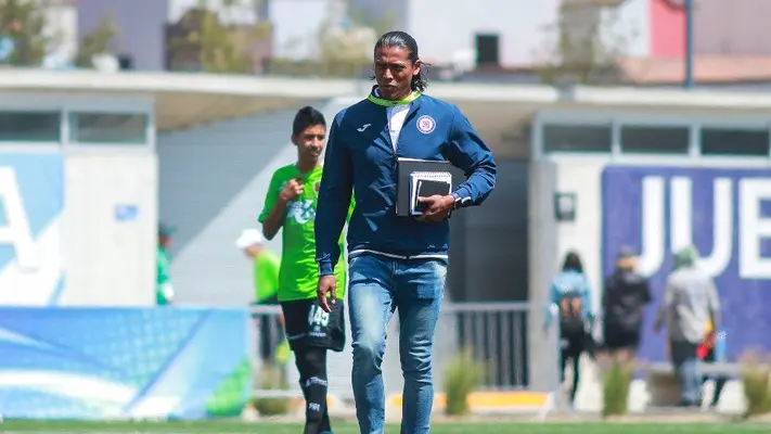 Advertencia: En Cruz Azul no quieren 'ruidos' para Joel Huiqui; es el entrenador del presente
