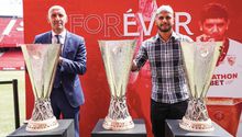 Sevilla: Director deportivo se tatuó el trofeo de la Europa League