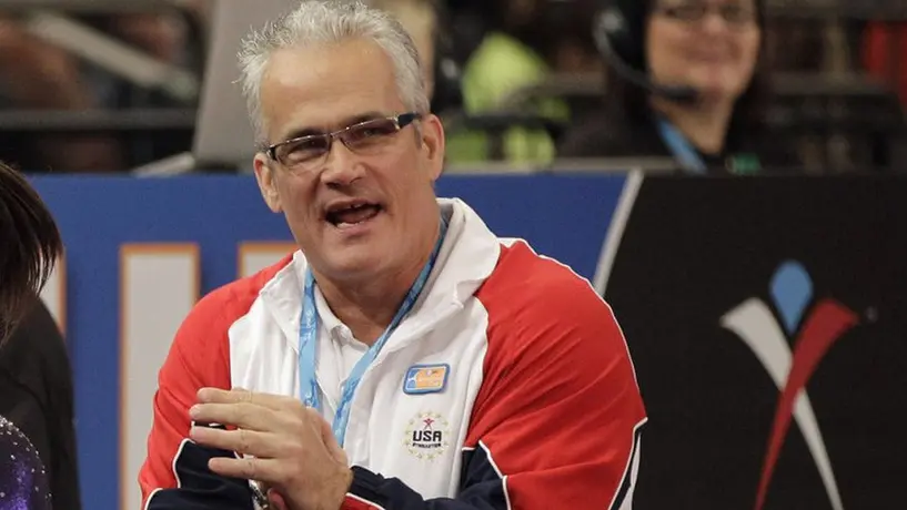 Entrenador de gimnasia olímpica de Estados Unidos se suicidó tras ser acusado por agresión sexual