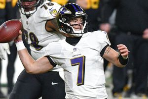 Ravens: Tras lesión de Robert Griffin III, Trace McSorley tomará su lugar