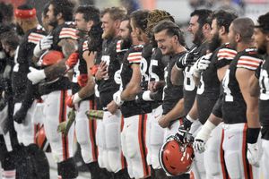 Video: Fuertes vientos en Cleveland retrasaron juego ante Houston