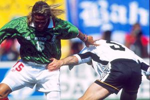 Matador Hernández, 'harto' de reclamos por falla ante Alemania en Francia 98