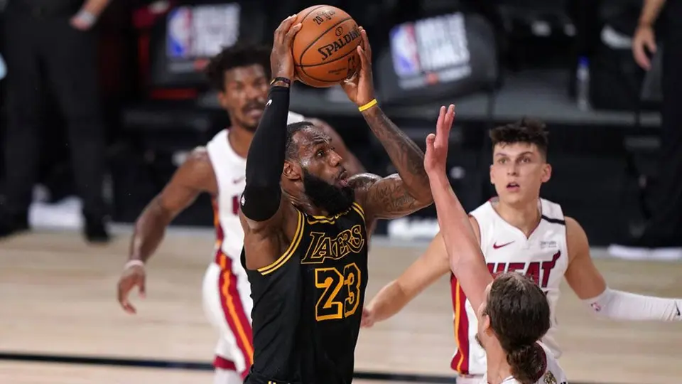 NBA: LeBron James y Anthony Davis dan la victoria a los Lakers sobre el Heat en juego 2