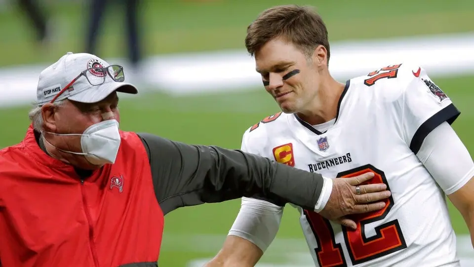 Arians aseguró que Tom Brady es feliz en Tampa y no le sorprendería si renueva