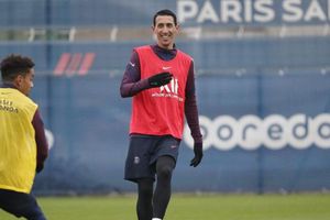 Video: Pochettino terminó en el pasto tras un tremendo túnel de Di María