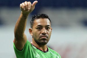 Marco Fabián estrena romance con la actriz y cantante Kristel Fabre