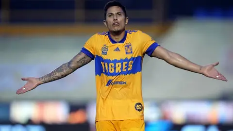 Carlos Salcedo: Se estrenó como modelo de revista