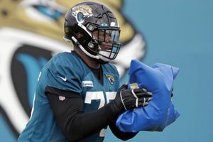 VIDEO: Jugador de Jacksonville Jaguars cazó un pez gigante