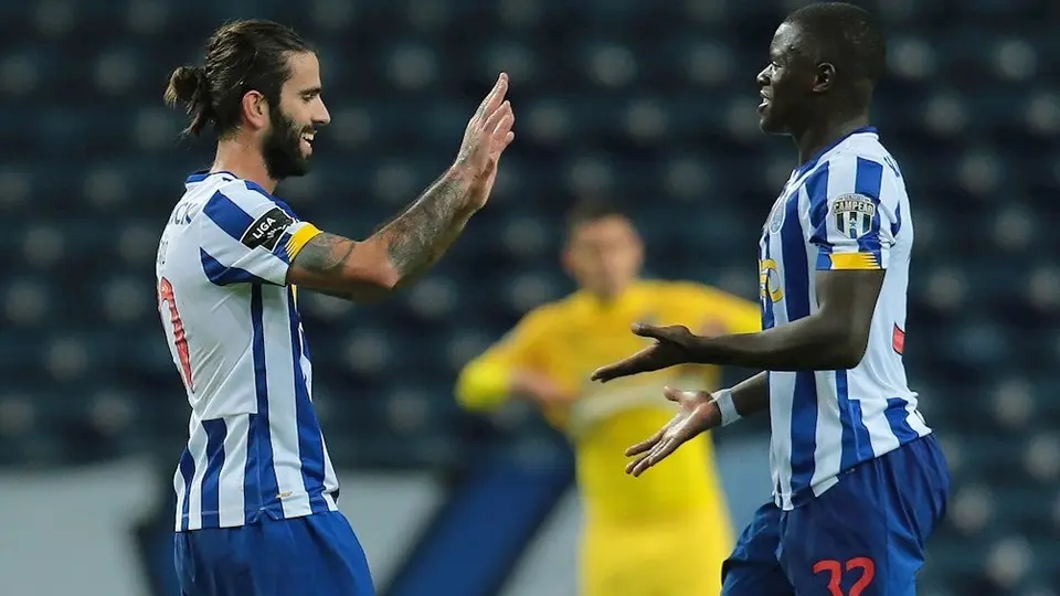 Tecatito Corona: Porto vino de atrás y venció al Portimonense; el mexicano asistió